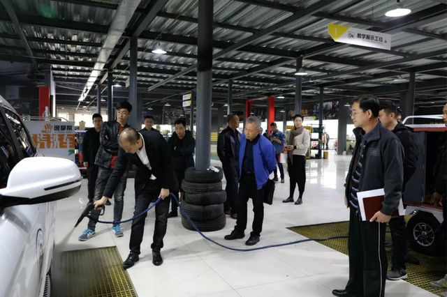 總工會領(lǐng)導蒞臨乾港 總工會領(lǐng)導蒞臨乾港