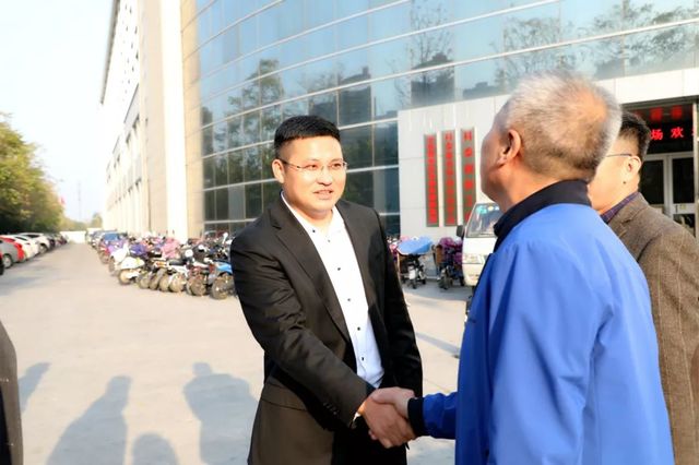 總工會領(lǐng)導蒞臨乾港 總工會領(lǐng)導蒞臨乾港