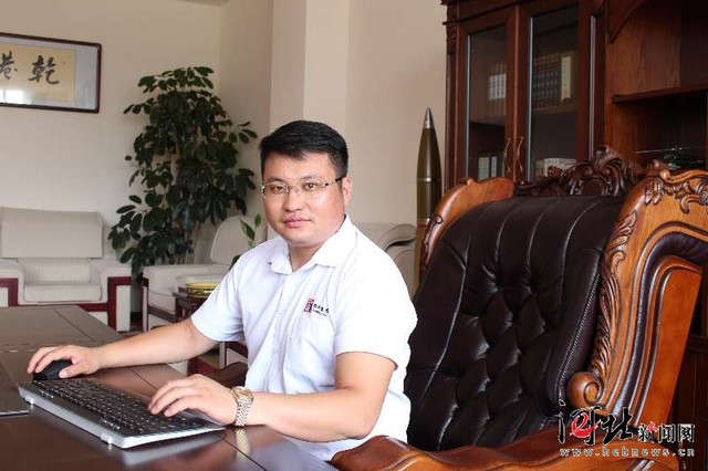 安俊峰工作照 安俊峰工作照